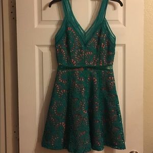 SALE! NWT Gianni Bini V Pierces Lace Dress.